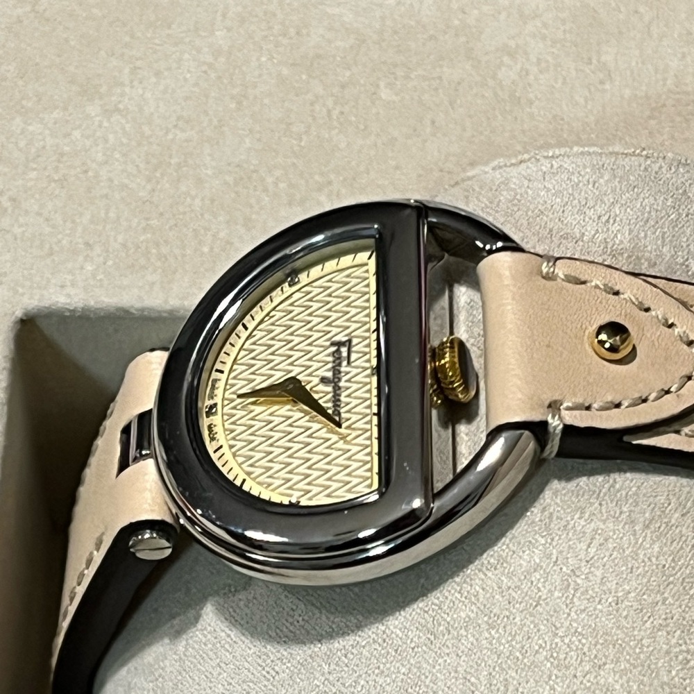 FERRAGAMO NIB AUTHENTIC LUXURIOUS DIAMOND MARKERS BEIGE LEATHER WATCH